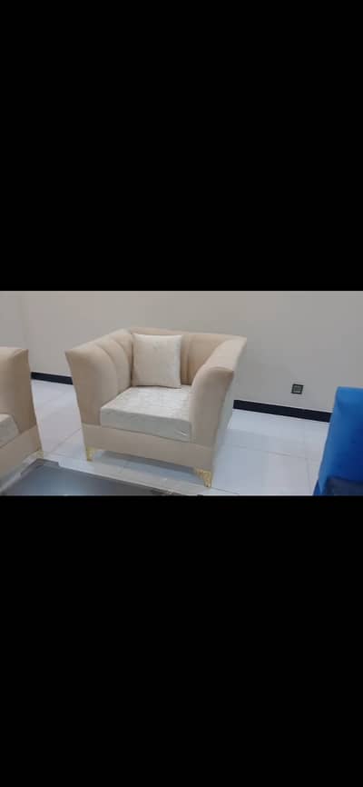 Excellent Condition almost brand new +3+1+1 seater sofa set