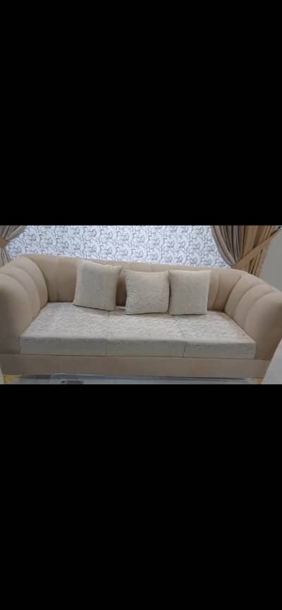 Excellent Condition almost brand new +3+1+1 seater sofa set