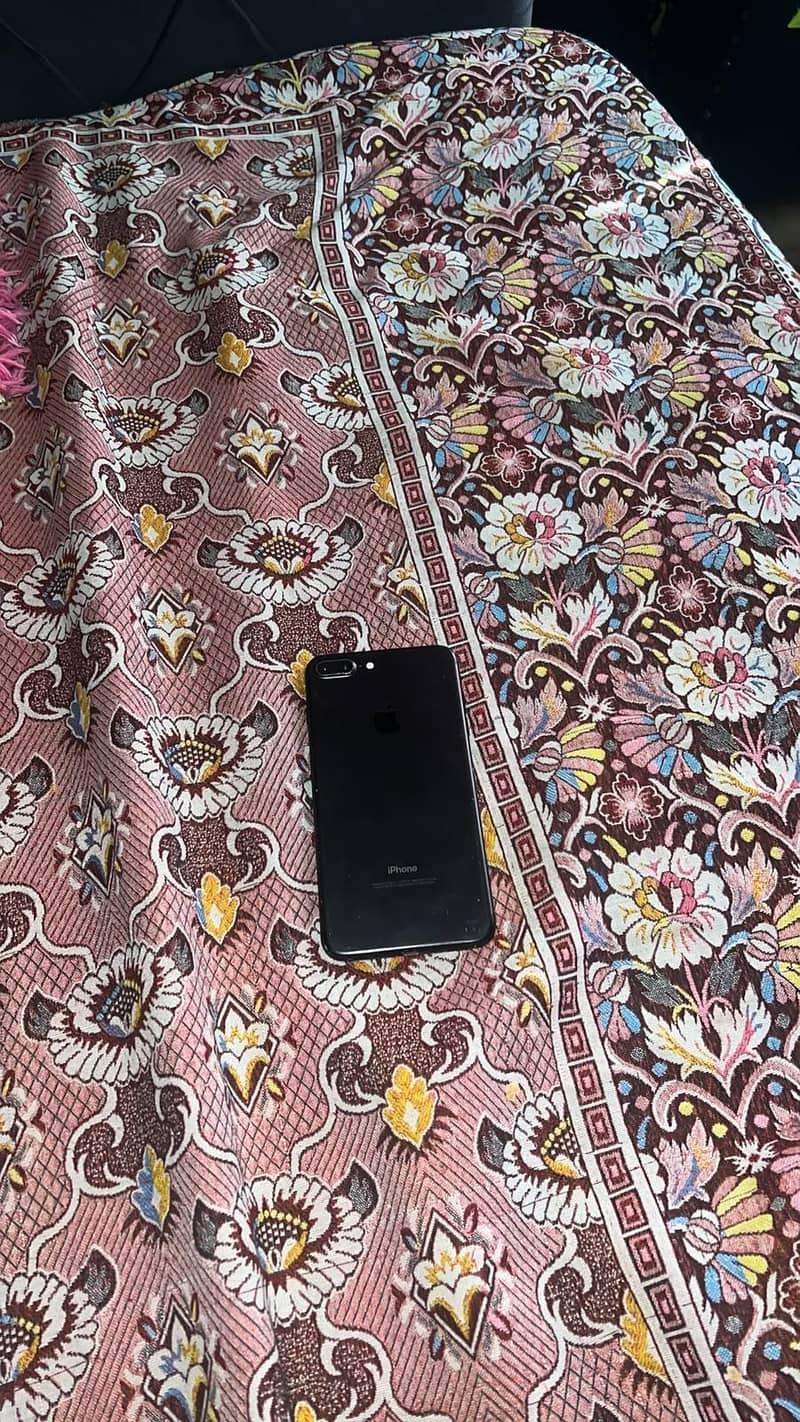 Apple iPhone 7 Plus 2