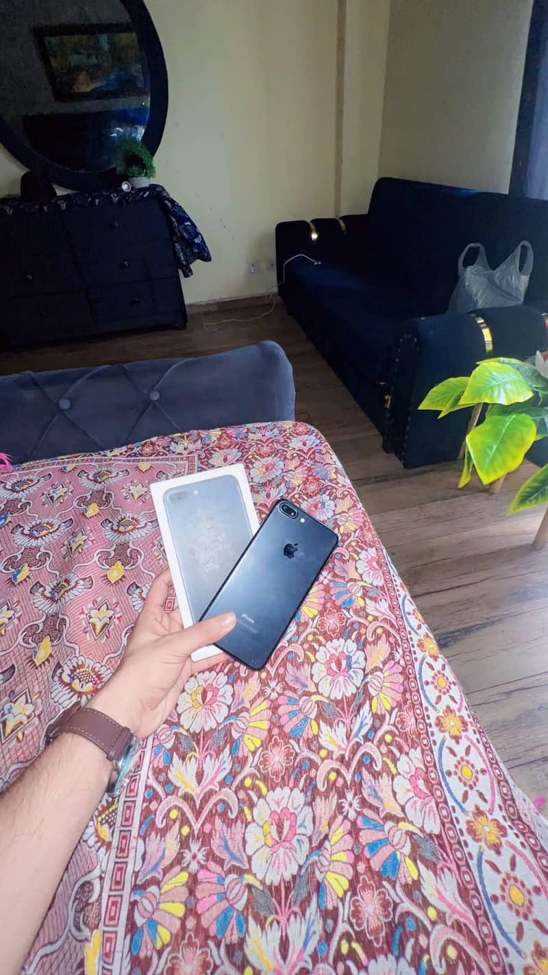 Apple iPhone 7 Plus 3