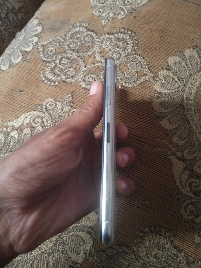 Apple iPhone X 4