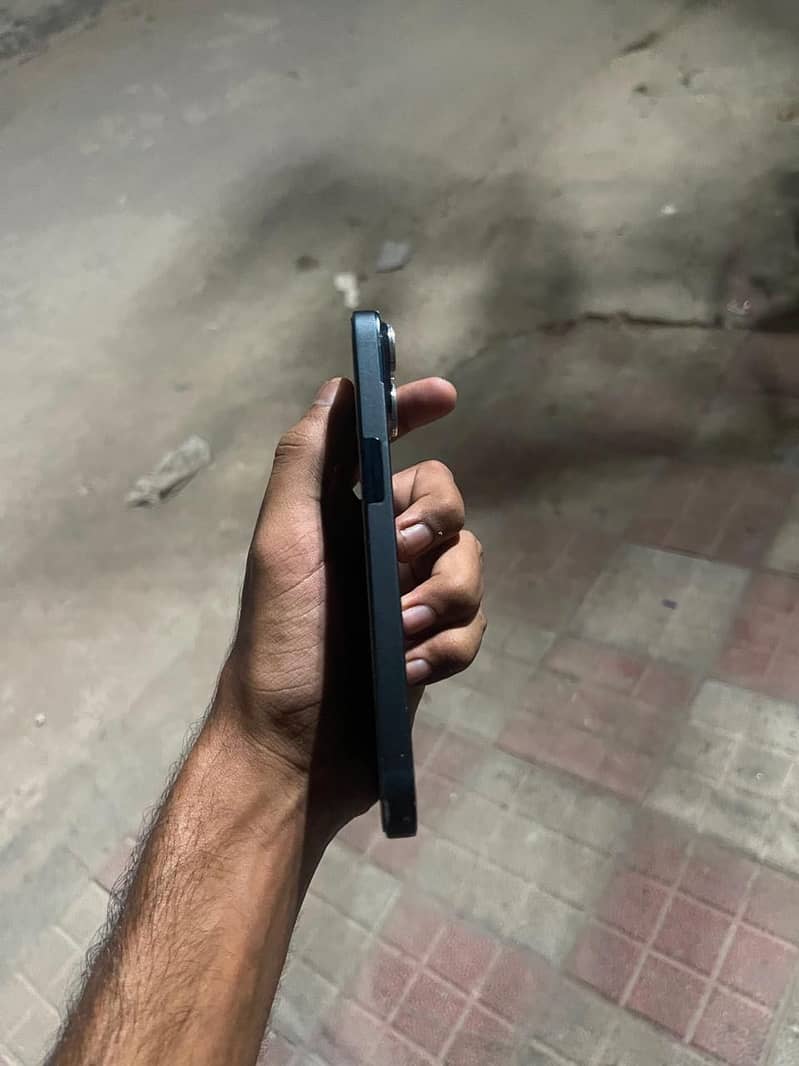 iPhone 14 2