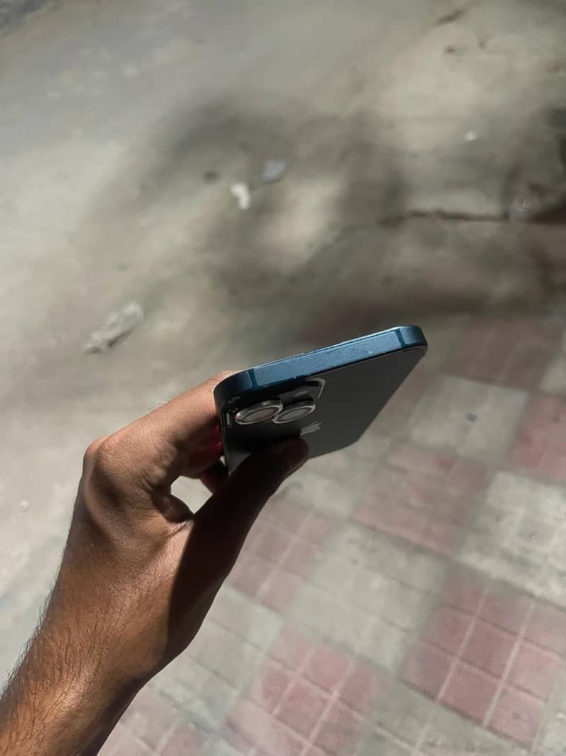 iPhone 14 4