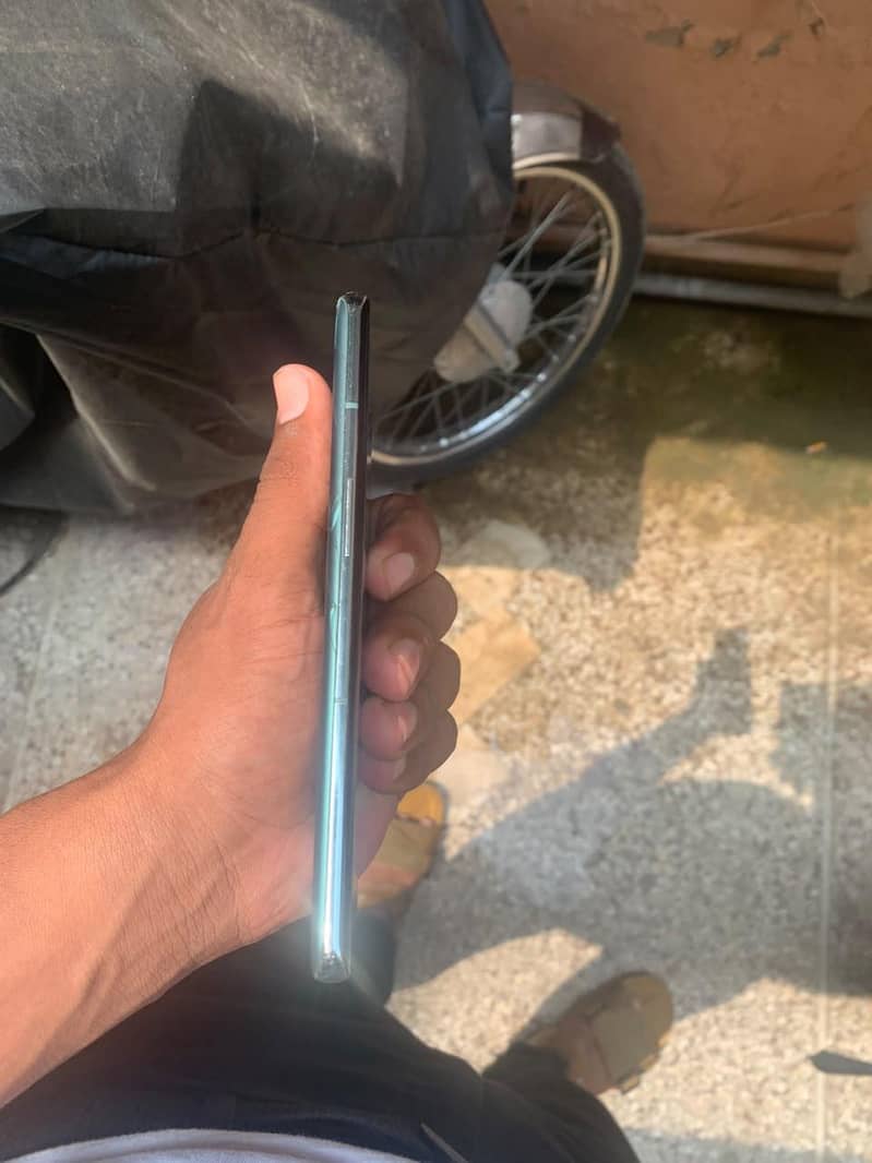 One Plus 10 Pro 4