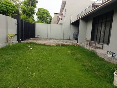 1.5 Kanal House For Silent Office.