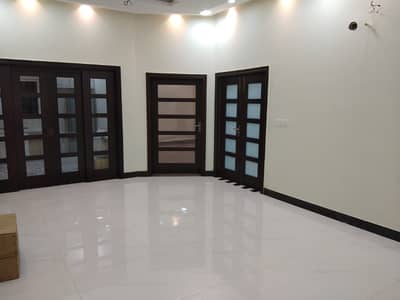 15 MARLA HOUSE AVAILABLE FOR RENT