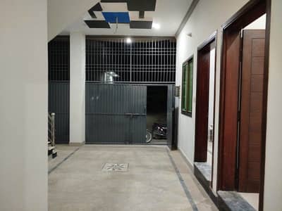 New Satlitown 3.5 mrla double story owner self made house urgent Sale no gas available