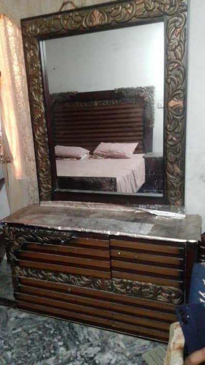 Beautiful Wooden Dressing Table with Large Mirror – Premium Design