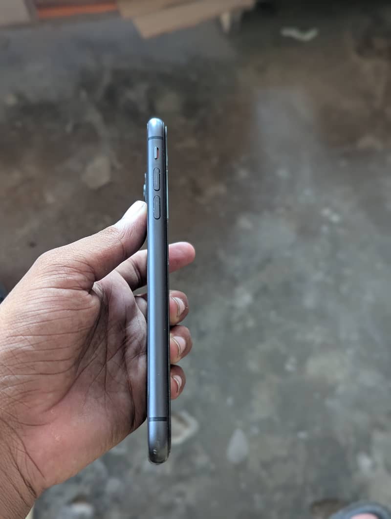 Apple iPhone 11 3