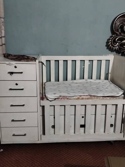use bed but good condition and 8 drawers too much space