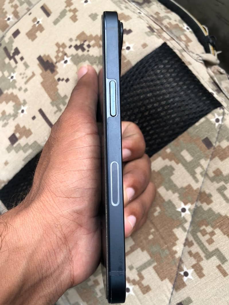 Apple iPhone 13 7
