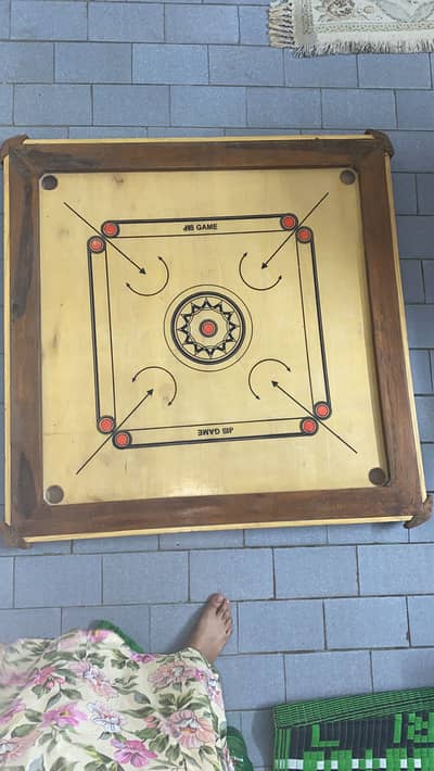Carrom board