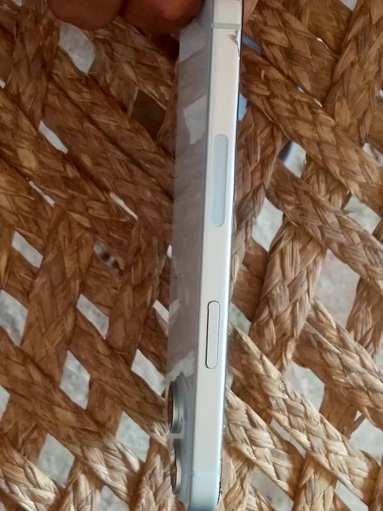 Apple iPhone 15 4