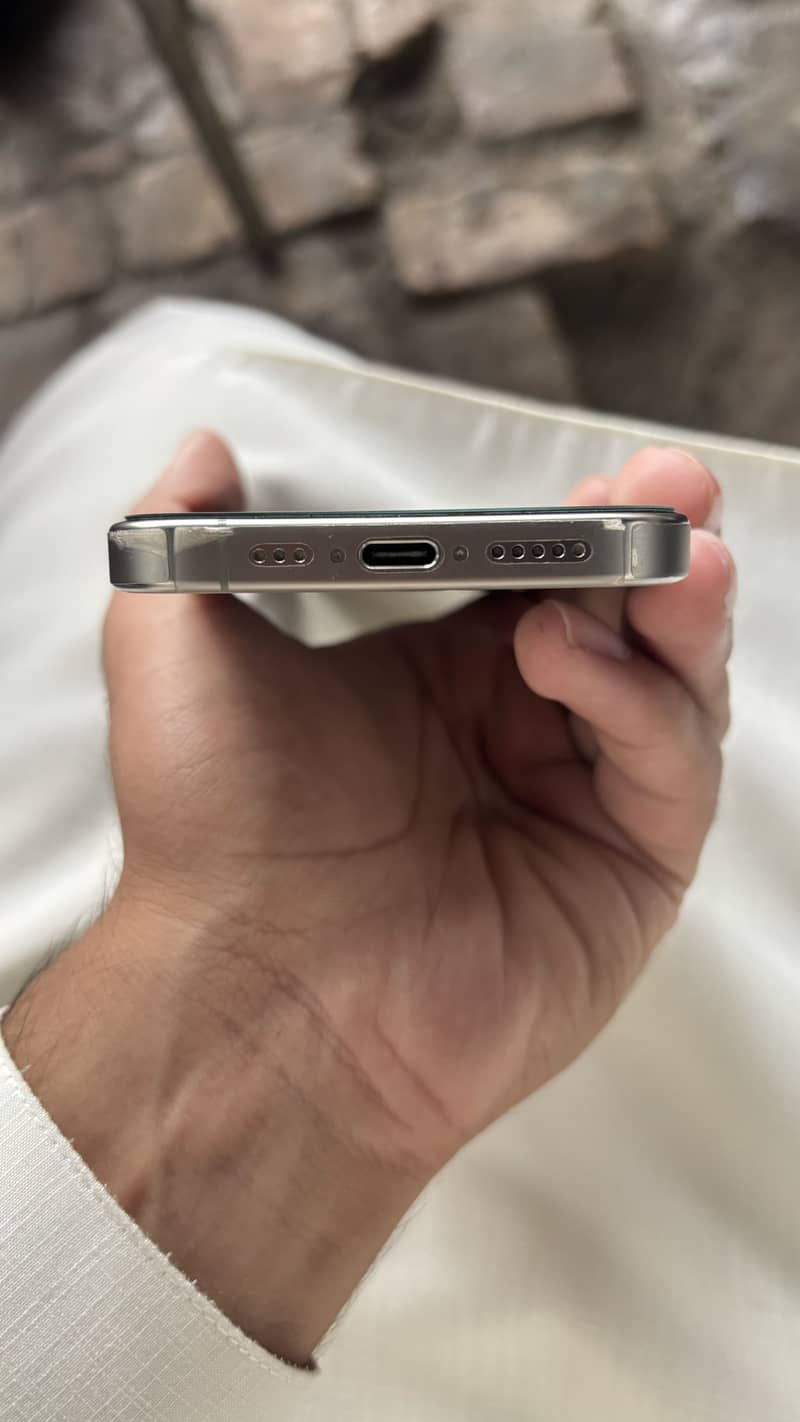 Apple iPhone 15 Pro 1