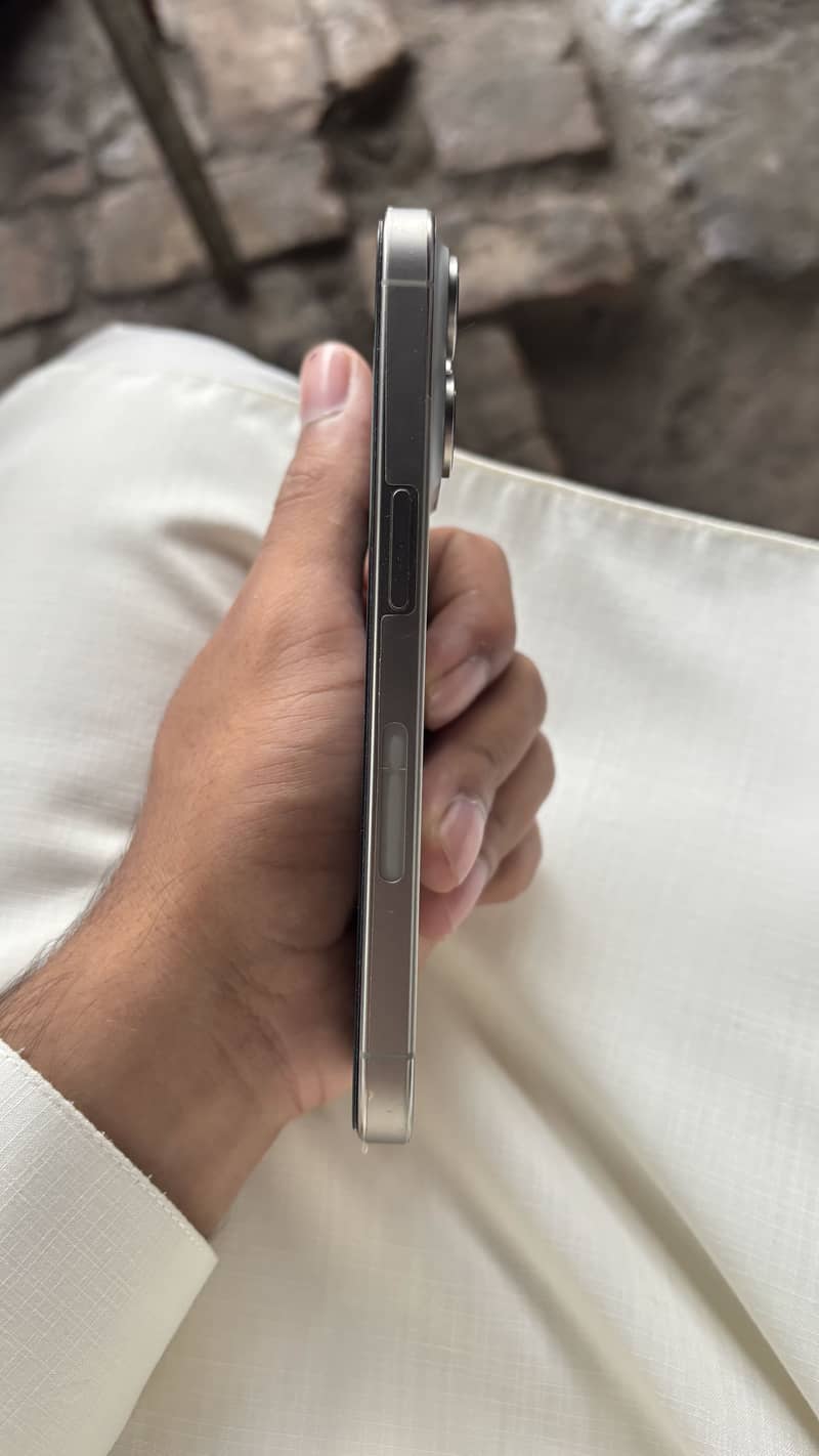 Apple iPhone 15 Pro 2