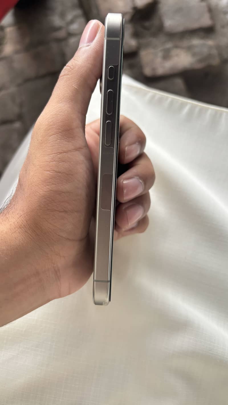 Apple iPhone 15 Pro 3