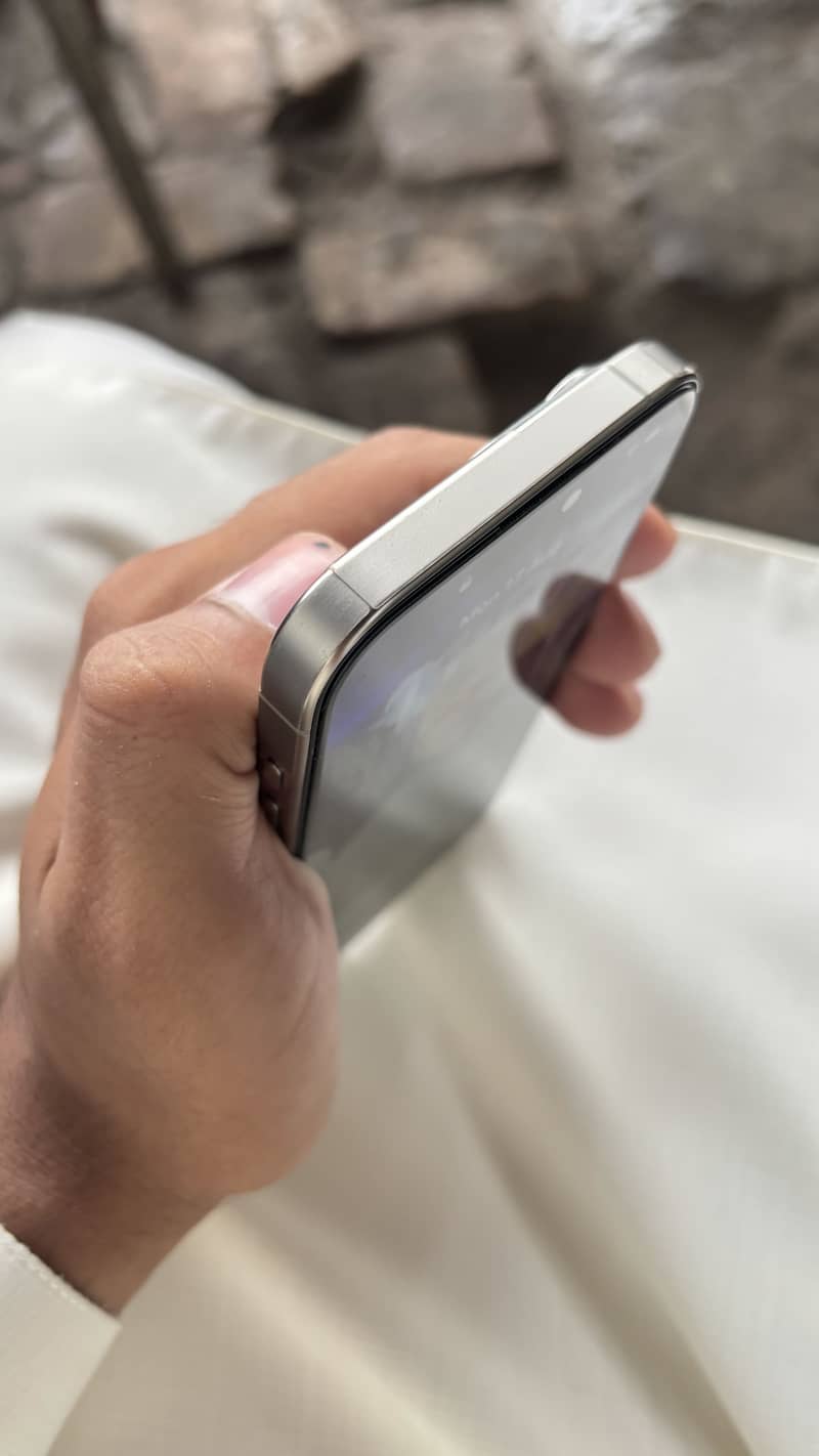 Apple iPhone 15 Pro 4