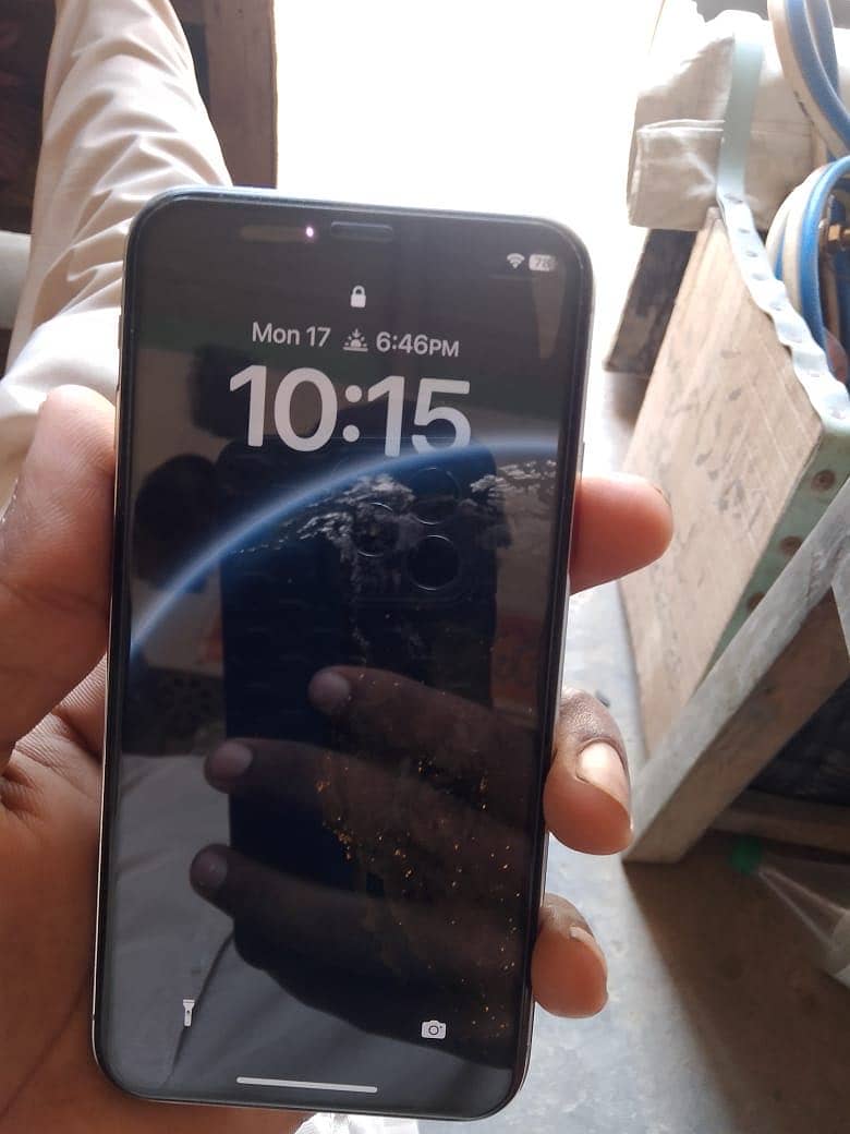 Apple iPhone X 3