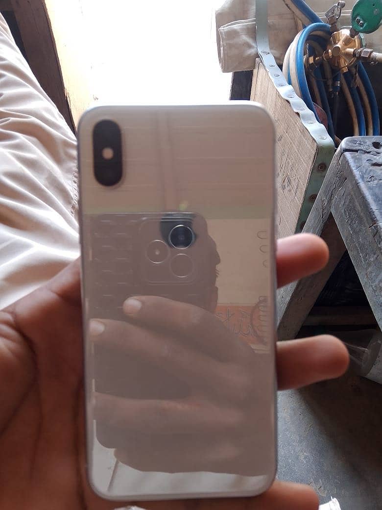 Apple iPhone X 4