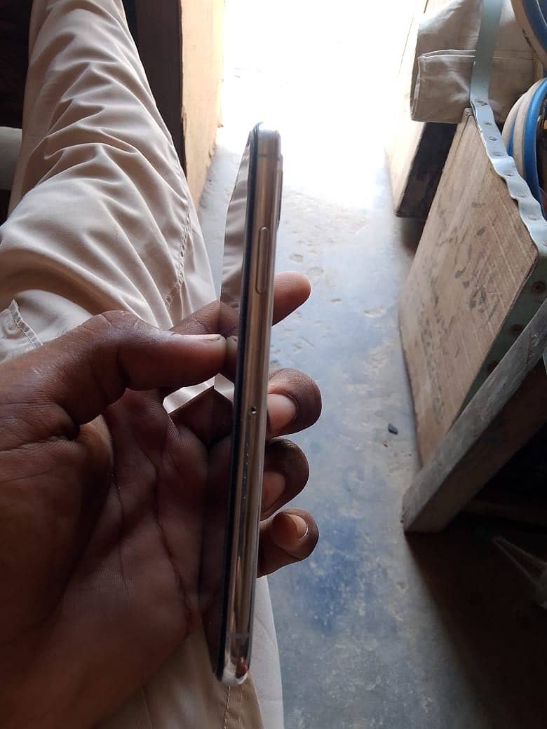 Apple iPhone X 5