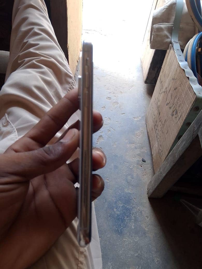 Apple iPhone X 6