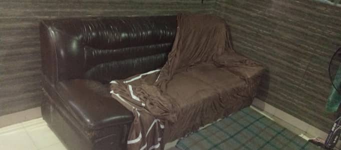 3 sofa set in good condition 1 2 3 Wala ha totl 3 hain