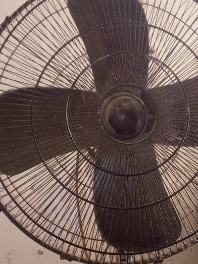 Title: Pedestal / Stand Fan – Copper Motor (Motor Faulty)
