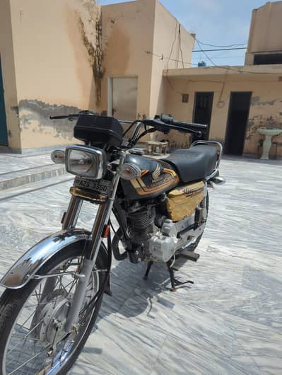 Honda CG 125 Golden Black Self Start - 3200 KM Driven