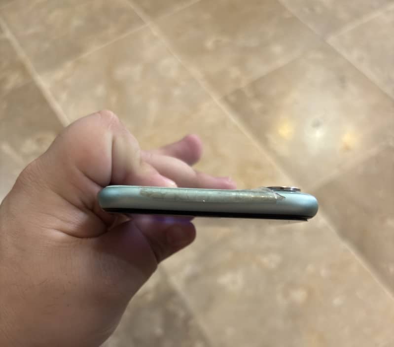 Apple iPhone 11 3