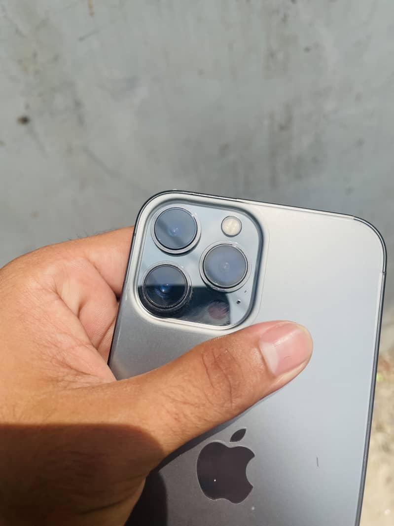 Apple iPhone 13 Pro Max 0