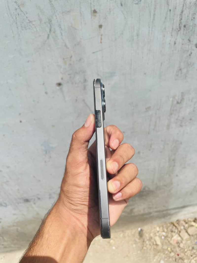 Apple iPhone 13 Pro Max 1