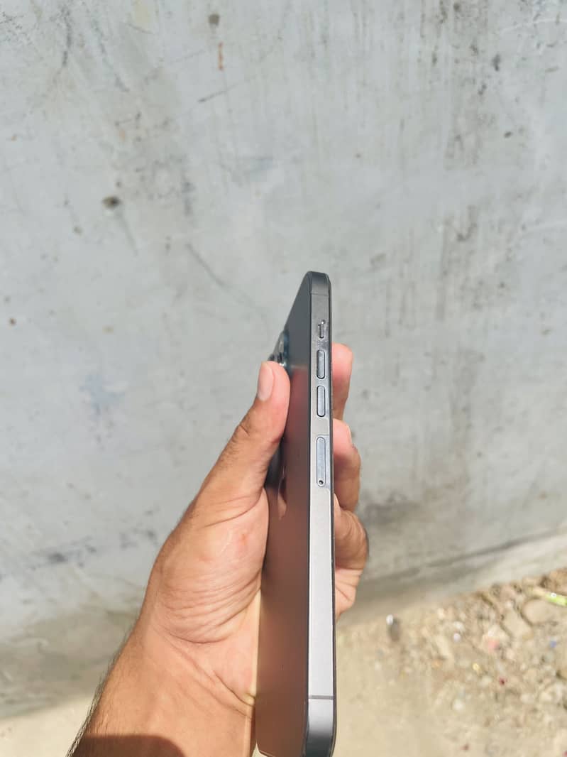Apple iPhone 13 Pro Max 2