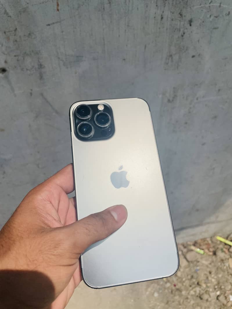 Apple iPhone 13 Pro Max 4