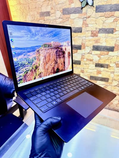 Microsoft Surface Laptop 4 i7 11th Gen 32/1 TB 2GB Graphic 4k Touch