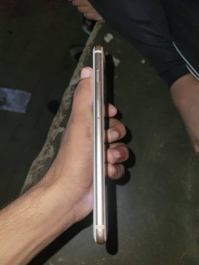Apple iPhone 8 Plus 1