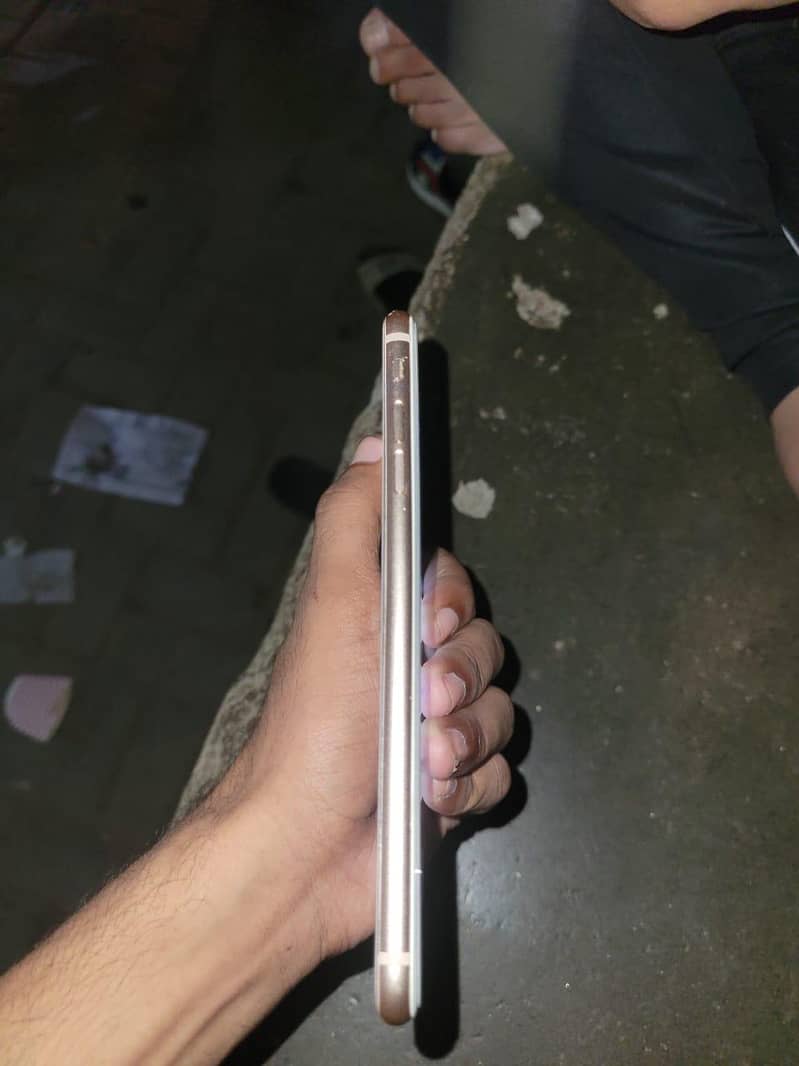 Apple iPhone 8 Plus 4