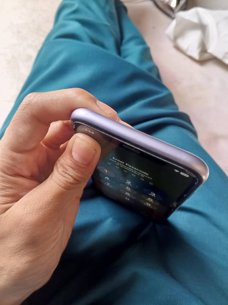 Apple iPhone 11 3