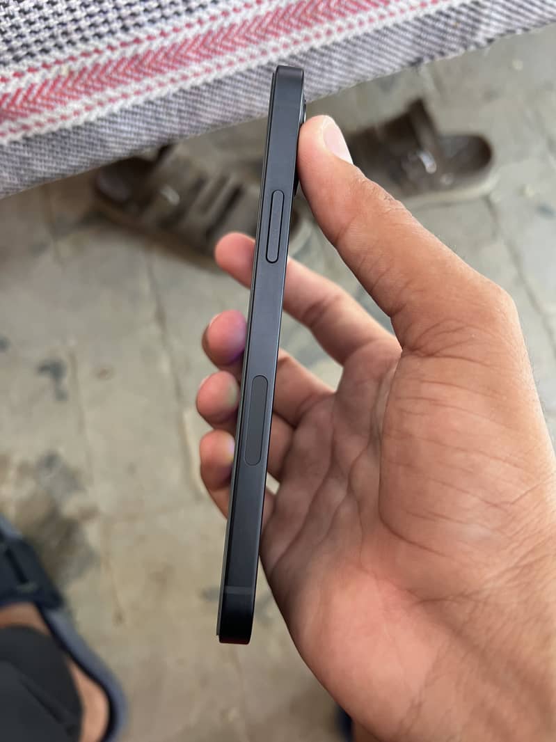 Apple iPhone 12 4