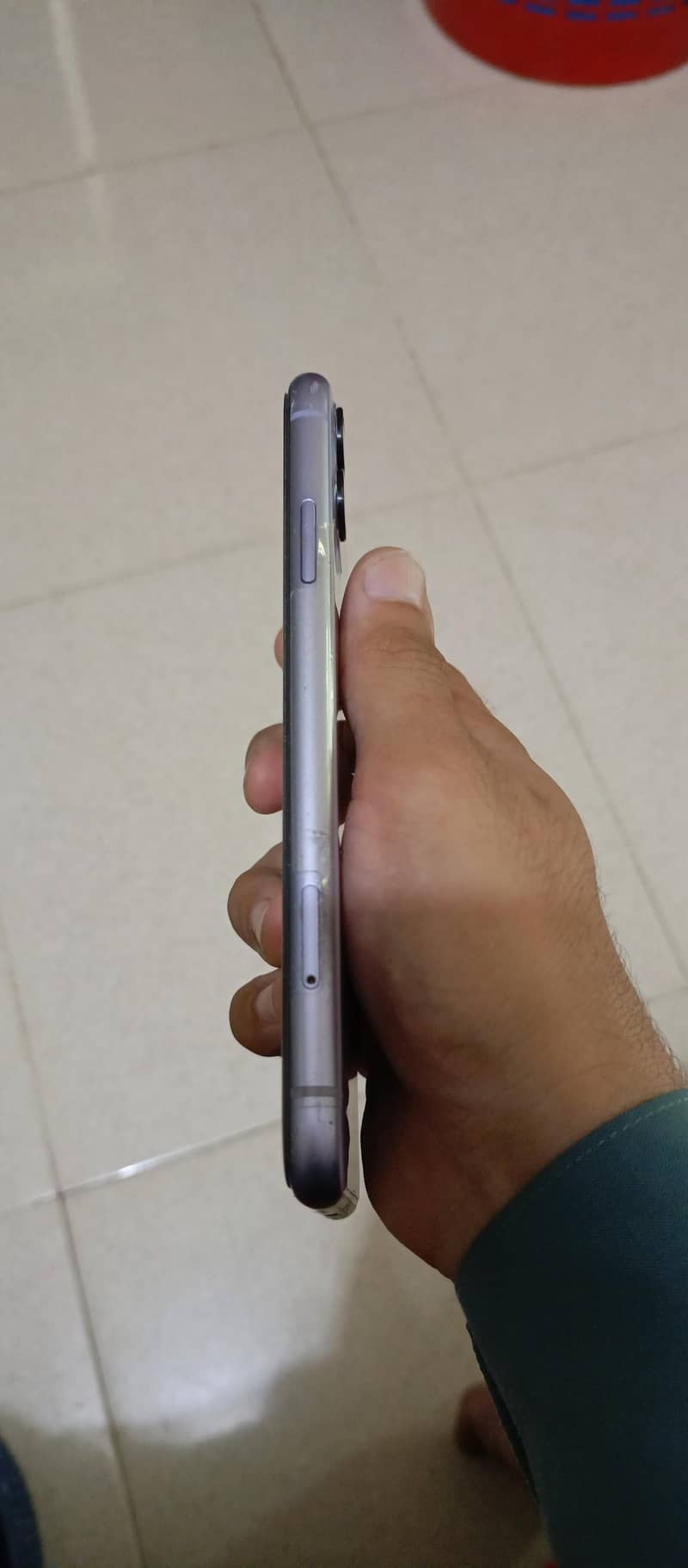 Apple iPhone 11 3
