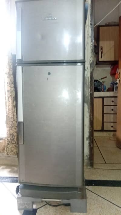 new Dewlance frigh an stand best condition bilkul mew hy okay hy