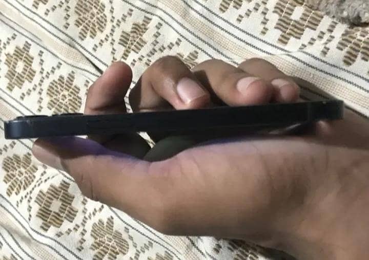 Apple iPhone 12 mini 3