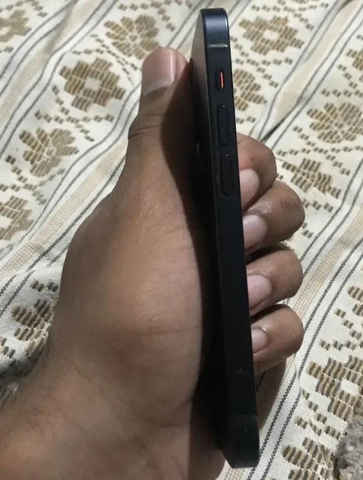 Apple iPhone 12 mini 4
