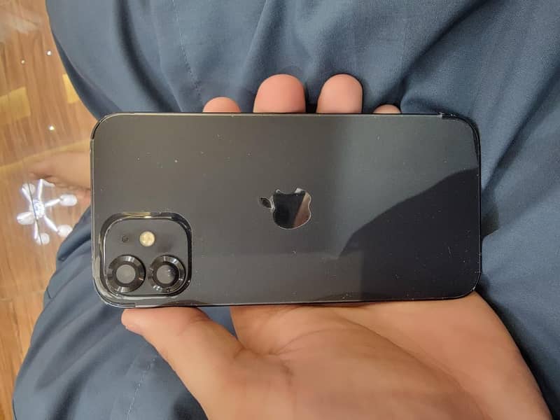 Apple iPhone 12 4