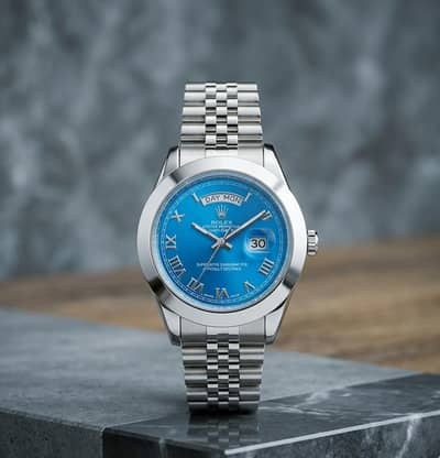 Premium Silver Day & Date Wristwatch - High Quality Machine & Fade-Res