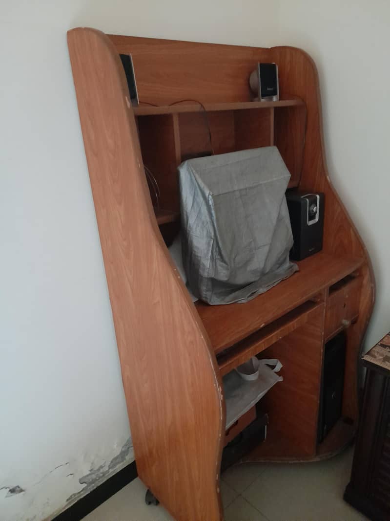 Computer Table 0