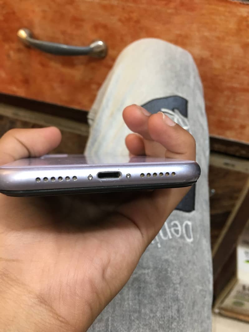 Apple iPhone 11 3