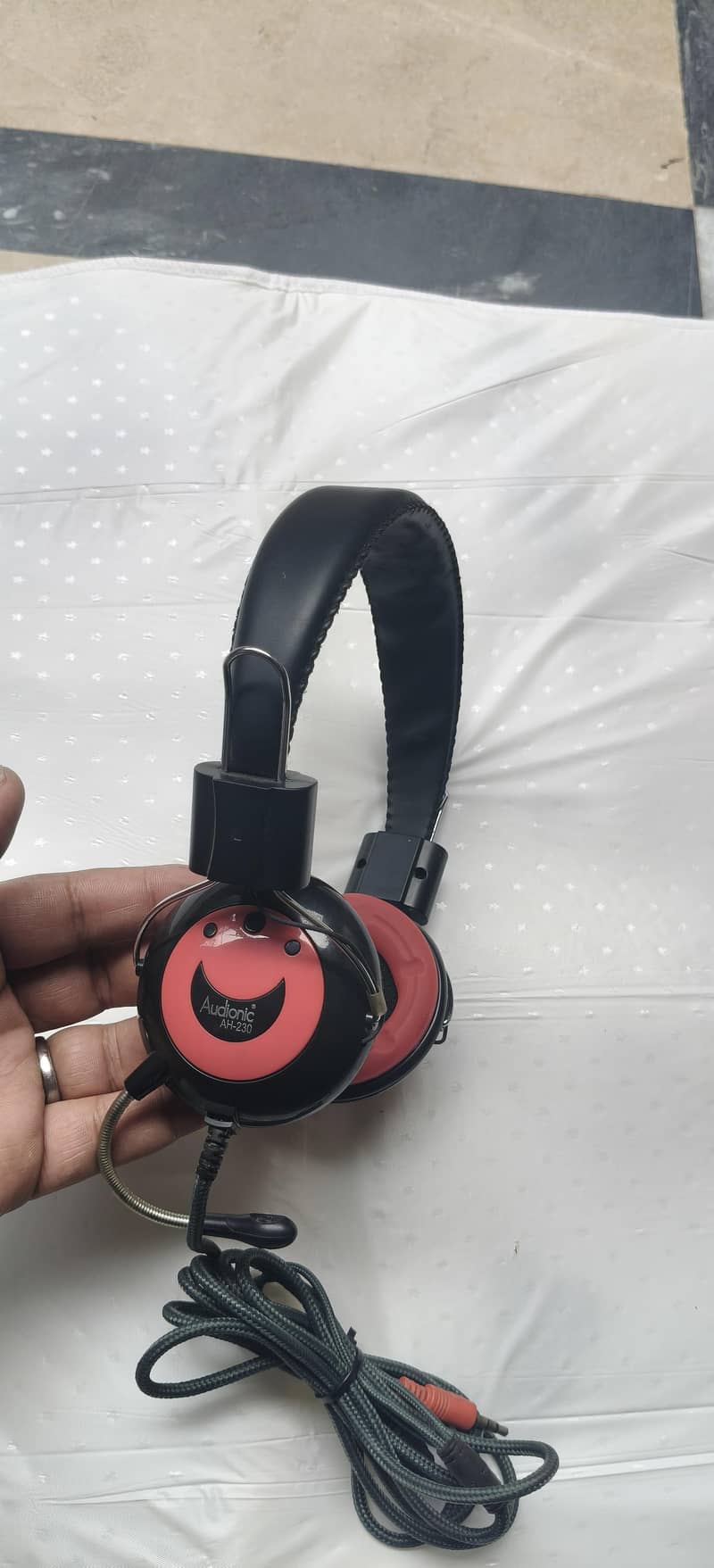 Audionic headphones + Mic. 4