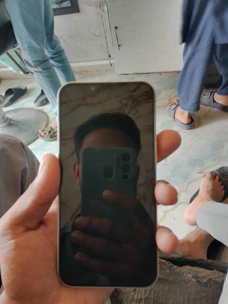 Apple iPhone 13 5
