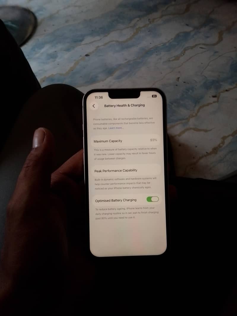 Apple iPhone 13 8
