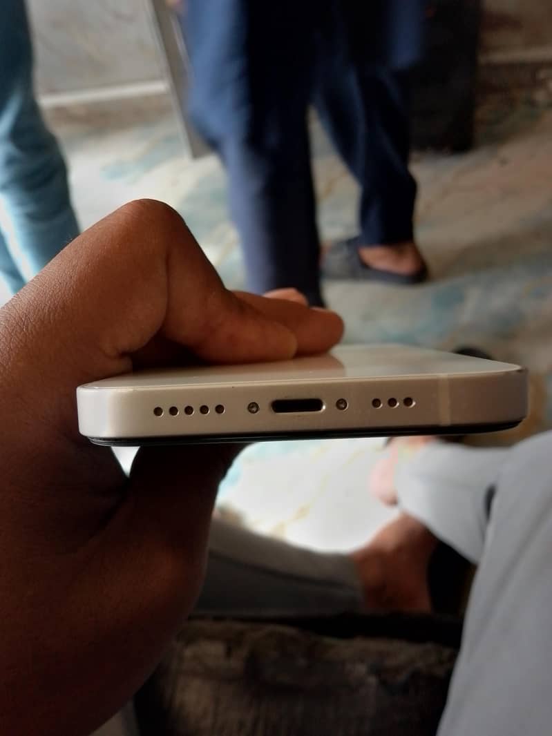 Apple iPhone 13 9